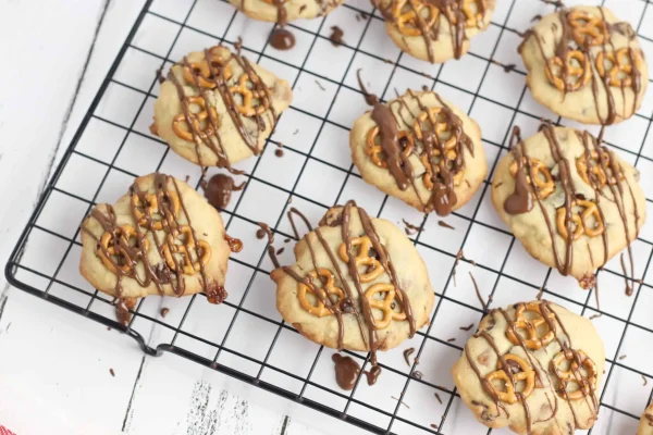chocolate covered pretzel cookies