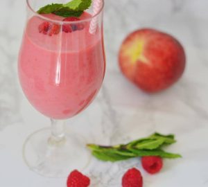 Delicious Midday Smoothie by Chasing Daisies