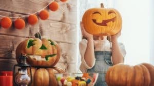 Halloween DIY, Decorating for Halloween on a budget, Cheap Halloween decorations
