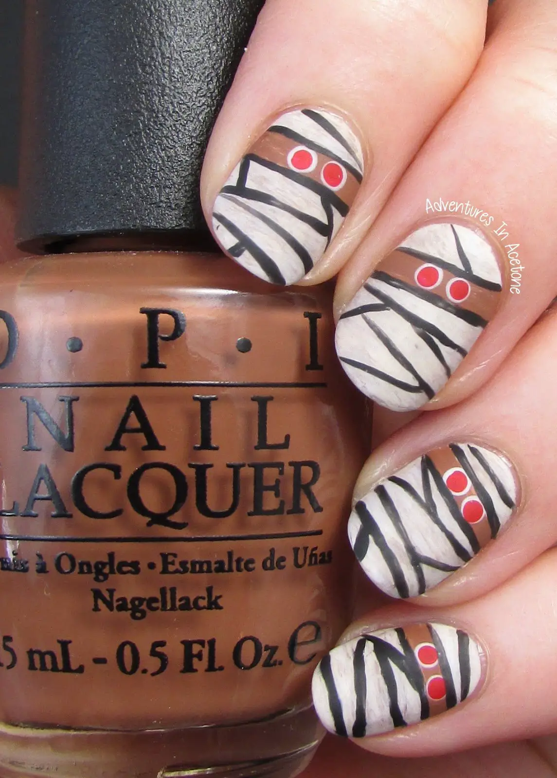 Mummy nail art