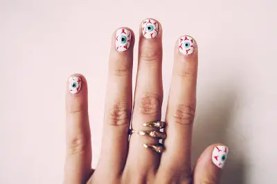 Eyeball nail art