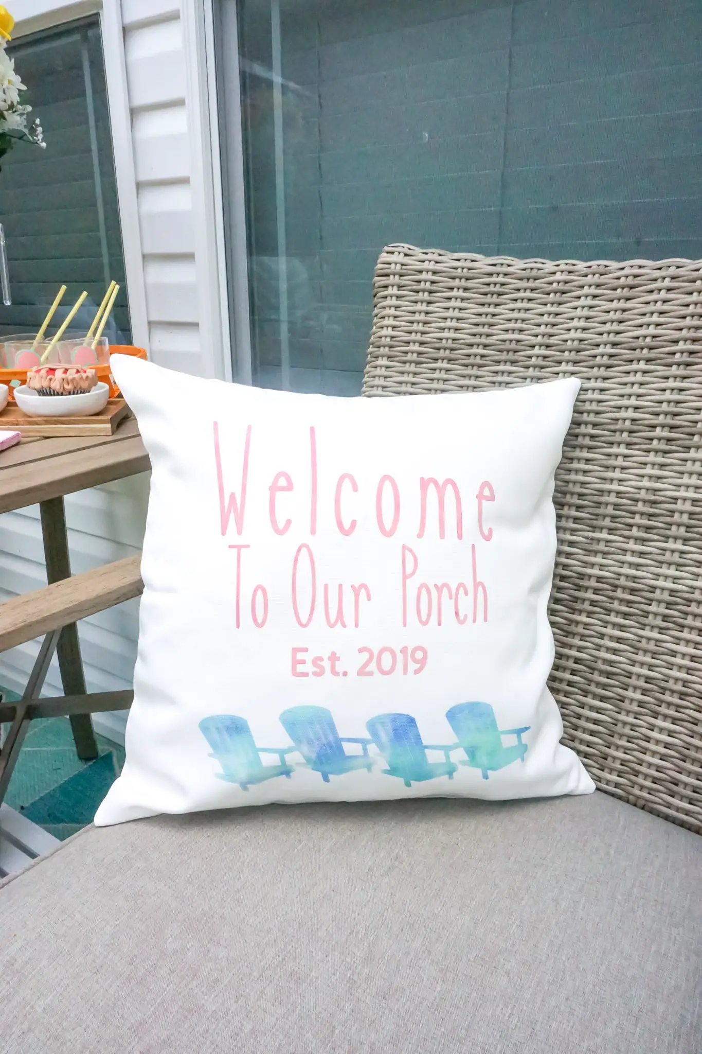 Easy Porch Pillows Using The Cricut Joy