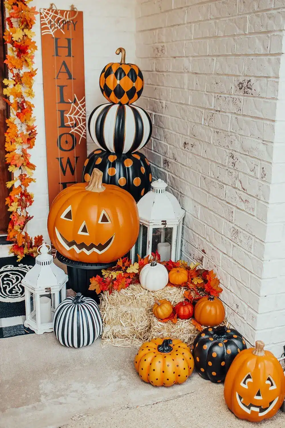 Use lots of pumpkins to decorate your porch for halloween