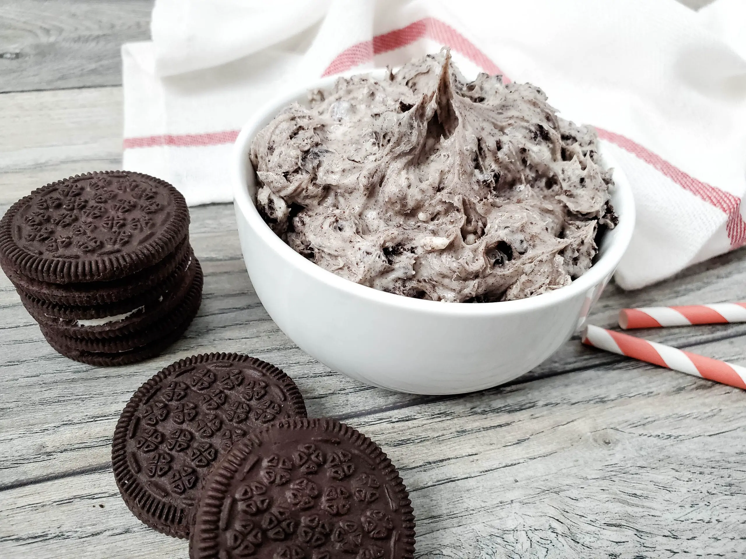 Simple Creamy Oreo Cookie Dip ~ 5 Ingredients