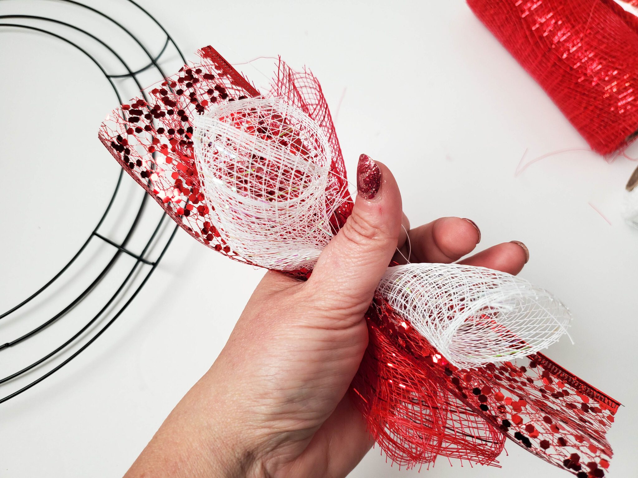 DIY Red And White Christmas Mesh Wreath ~ Easy Peasy!