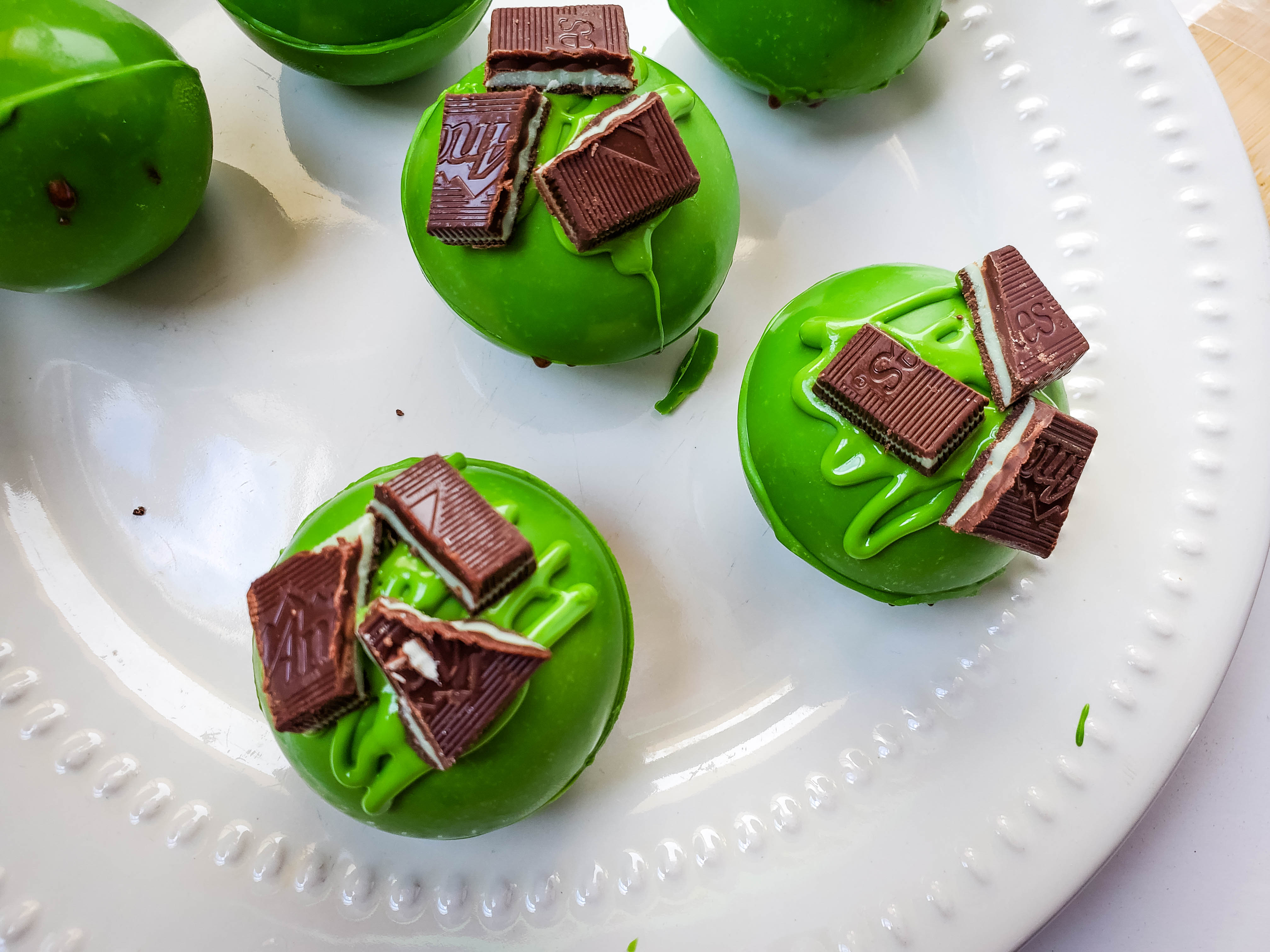 hot chocolate bombs boozy