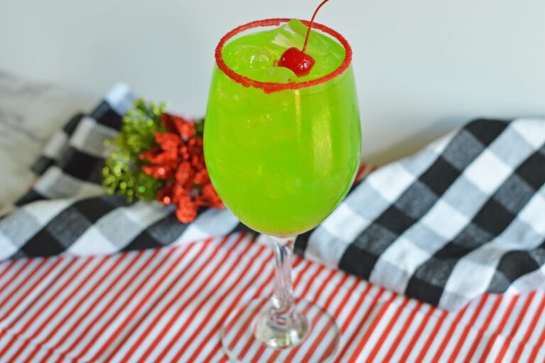 The Grinch Cocktail: A Holiday Mixed Drink That’ll Make You Smile