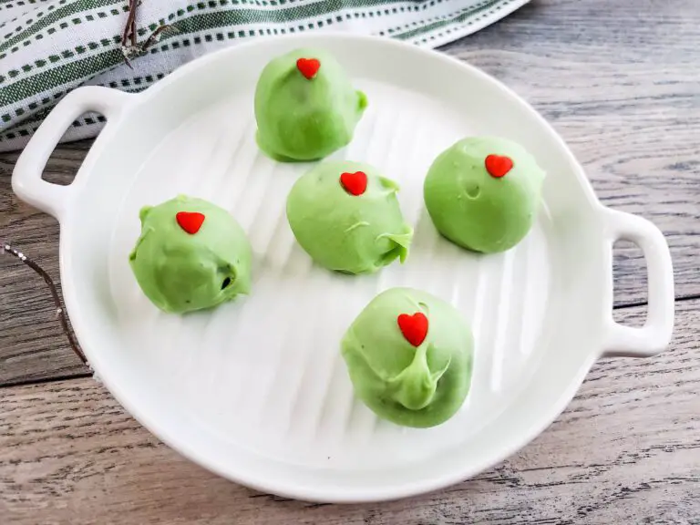 Grinch Oreo Cookie Balls ~ SO Very Easy!