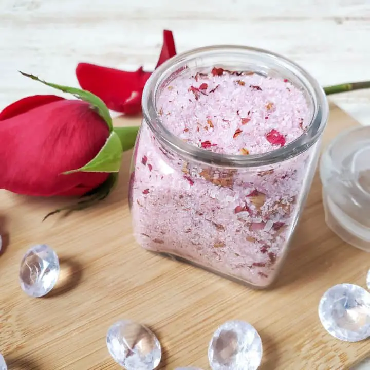 Rose Petal Homemade Bath Salts ~ Easy DIY Gift