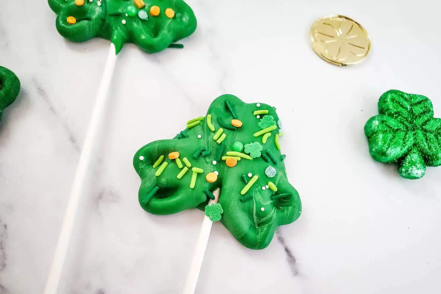 St. Patrick’s Day Shamrock Pretzel Pops Dessert – Super Easy Recipe