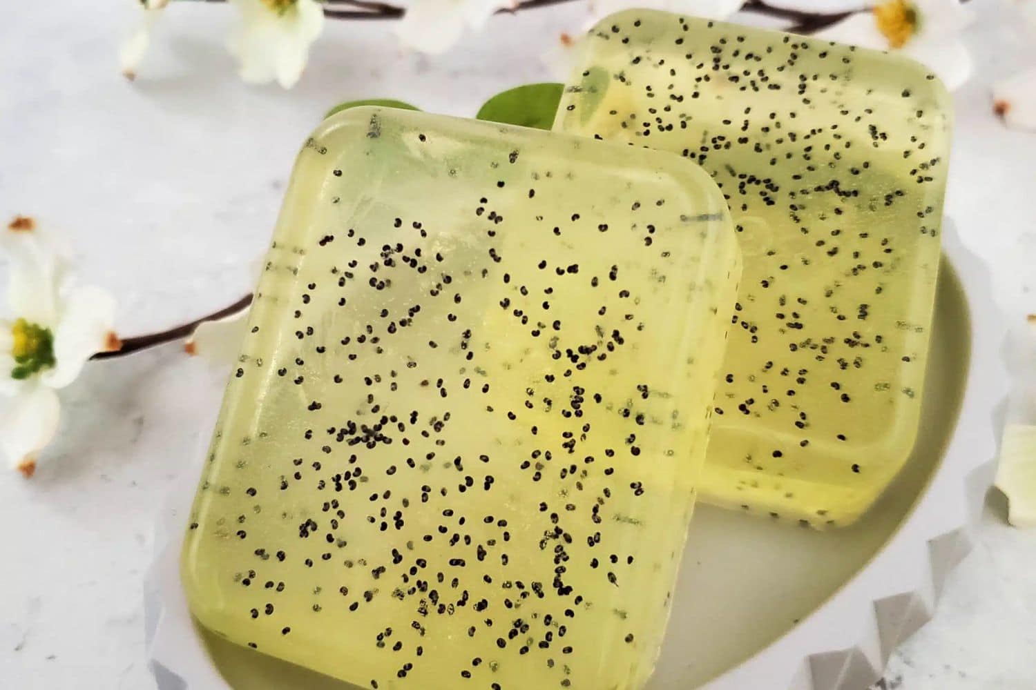 Lemon Poppyseed Soap – Melt And Pour DIY