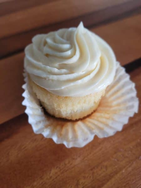 finished vanilla cupcakes