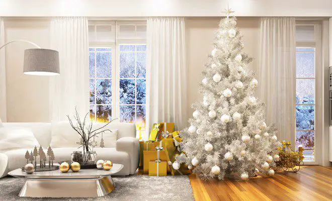 4 ideas to decorate a white Christmas tree (and make it look great)