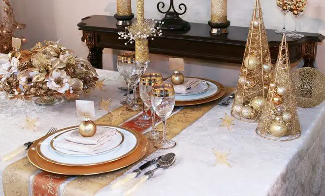 How to set the table at Christmas: Surprise your guests!