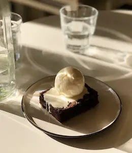 brownie with cream