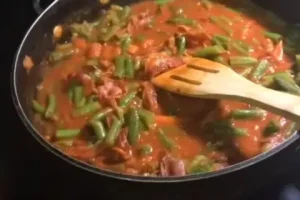 Crumble the Bacon, add water and tomato bouillon