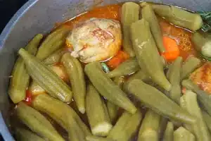 Pour in the broth without stirring