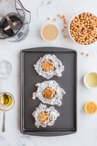 how to make roasted garlic hummus