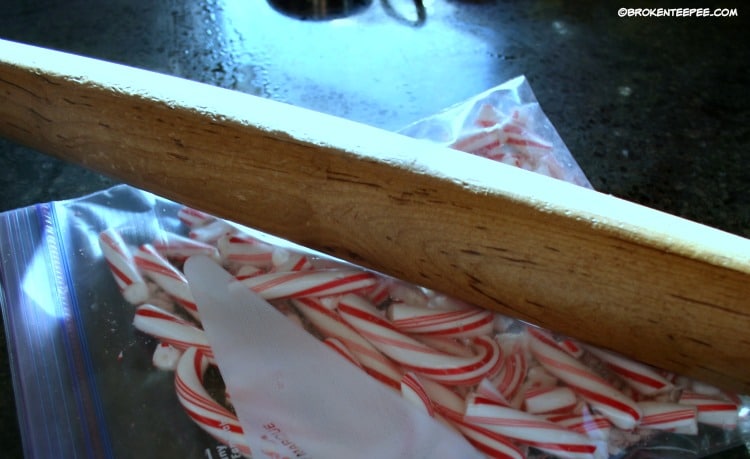 Rubbermaid TakeAlongs, Walmart, Share the Holiday, Giving the Gift of Thanks, crush candy canes, #ShareTheHoliday, #CollectiveBias, #AD