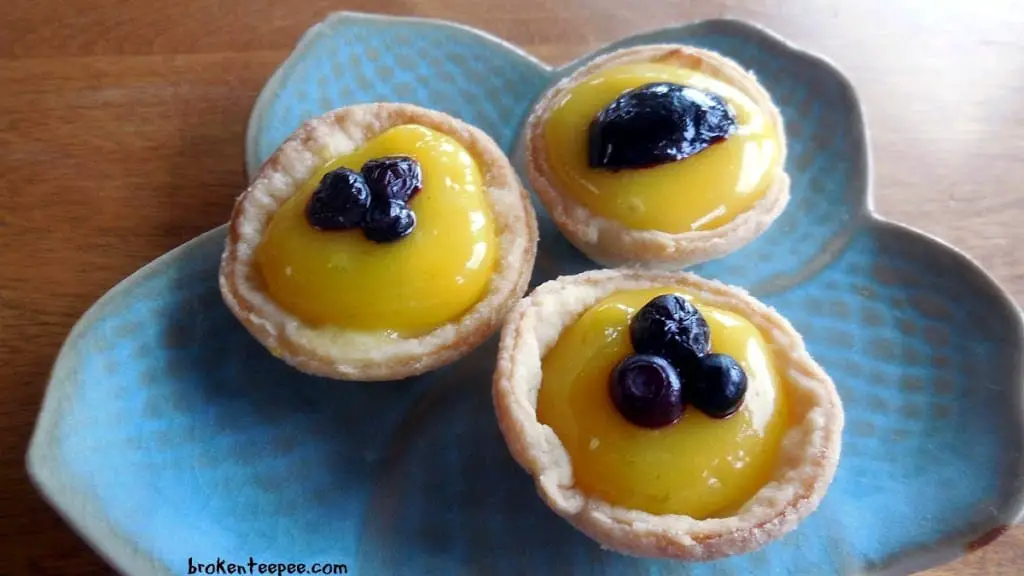 Mini Desserts: Cheesecake Tartlets with Lemon and Lime Curd