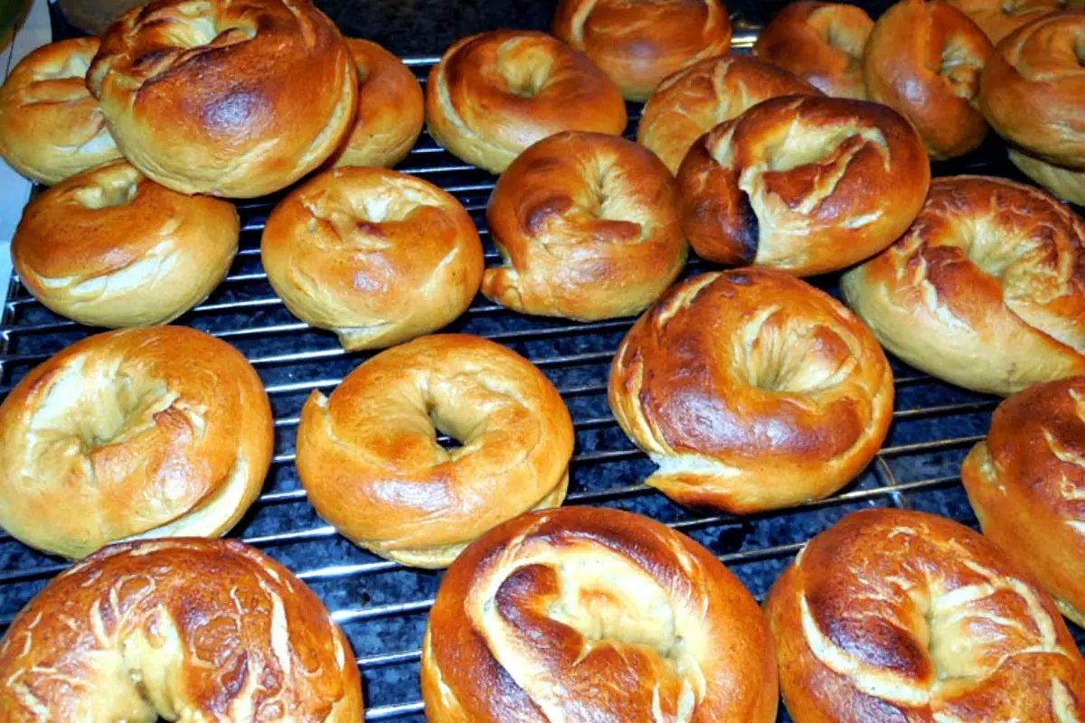 baked bagels on a cooling rack