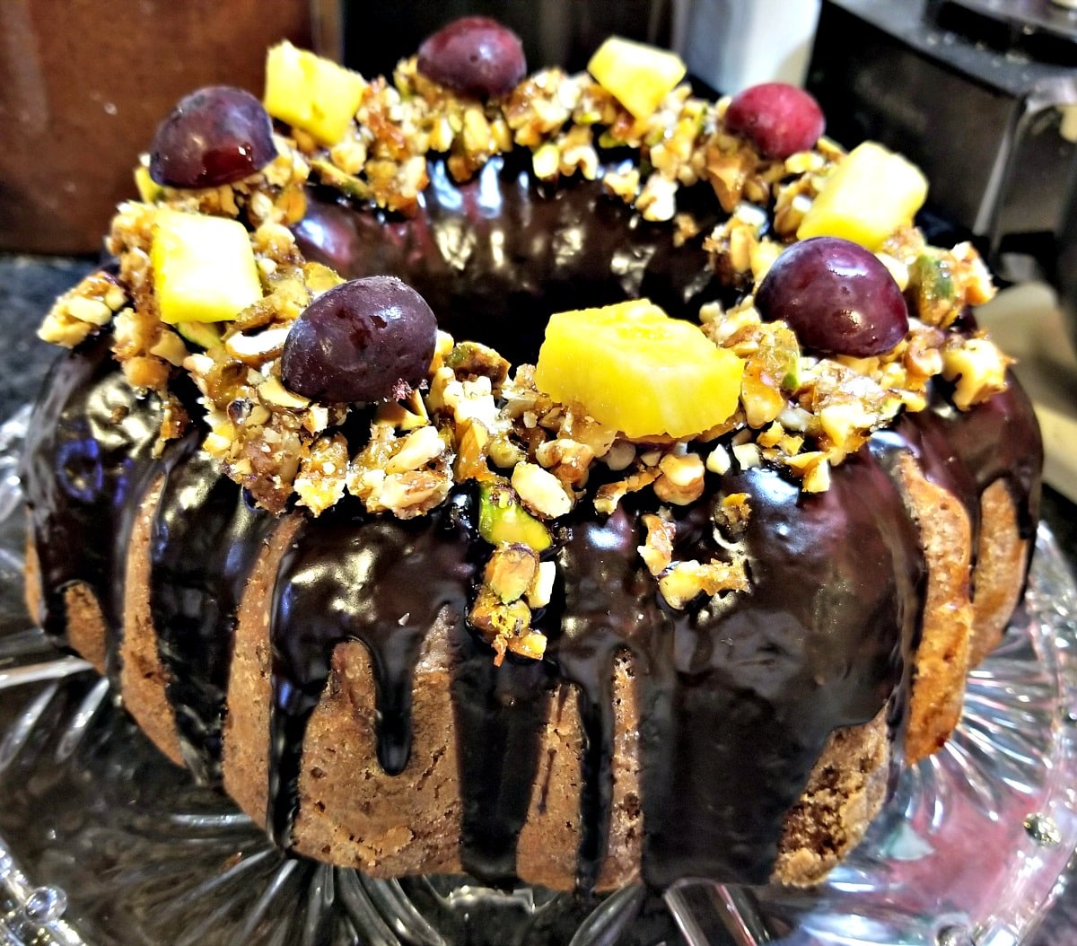 banana split bundt cake