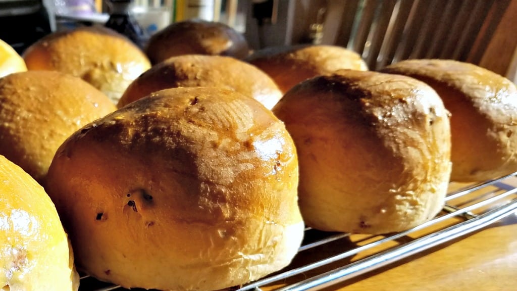 how to make bread bowls, cheesy bacon bread bowls recipe