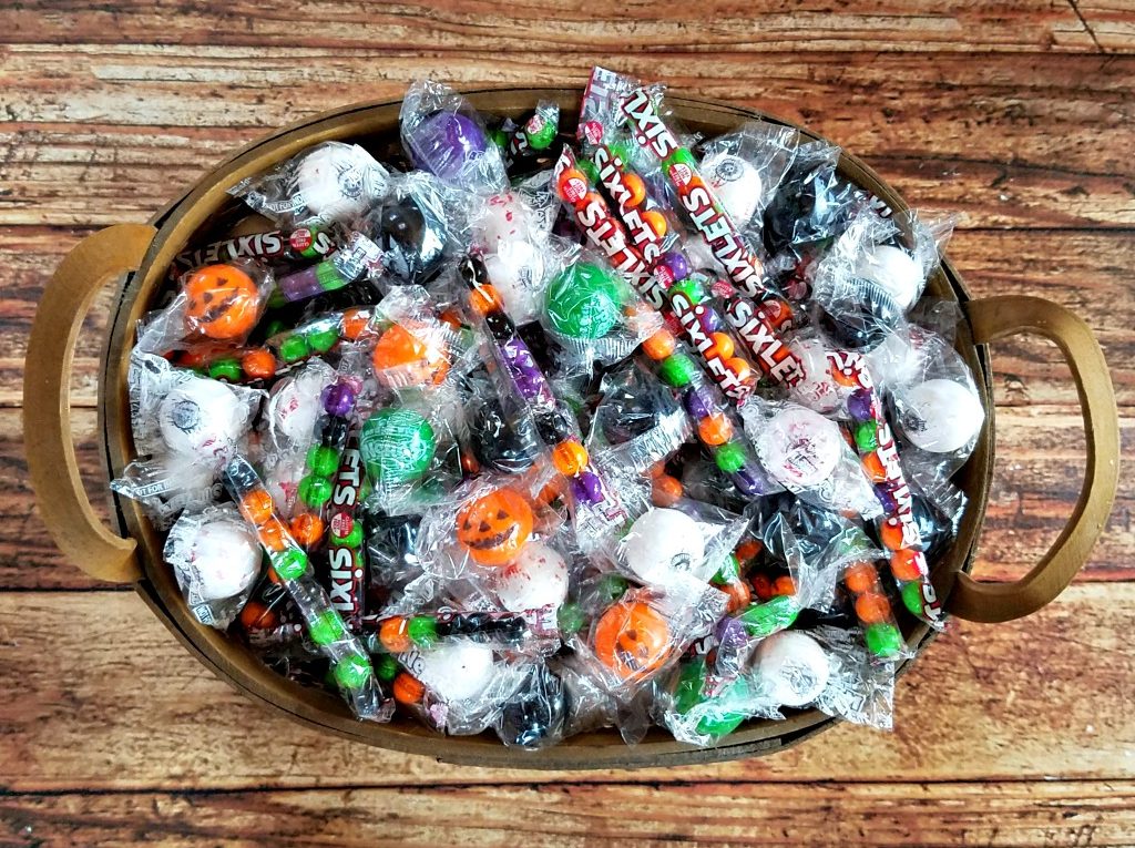 Celebration by Frey, Sixlets, easy crispy rice treats, Halloween, #CelebrationSpookyTreats, #AD