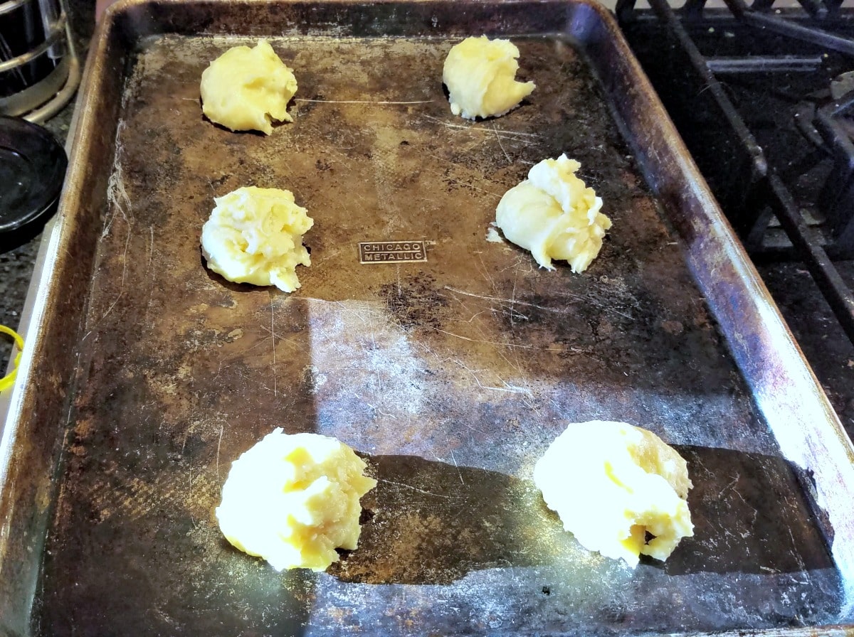 cream puff recipe, cream puffs with spiced ice cream and salted caramel, cream puffs with ice cream, ice cream choux pastry