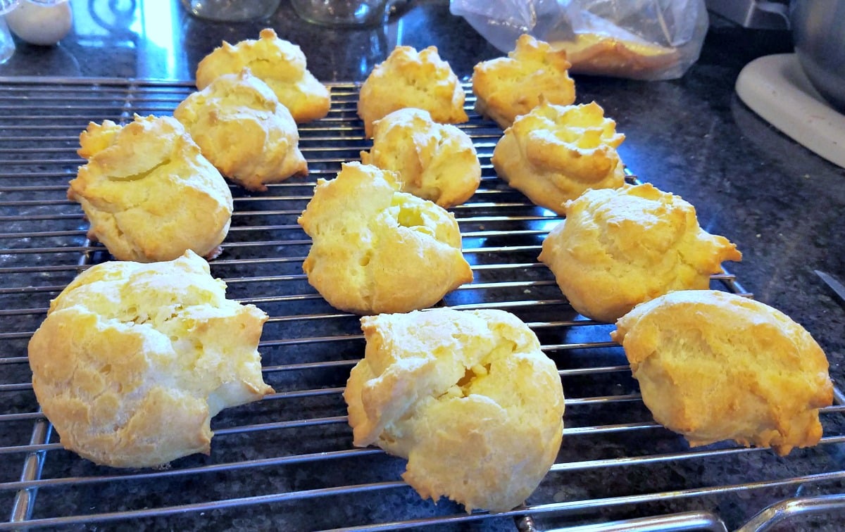 cream puff recipe, cream puffs with spiced ice cream and salted caramel, cream puffs with ice cream, ice cream choux pastry