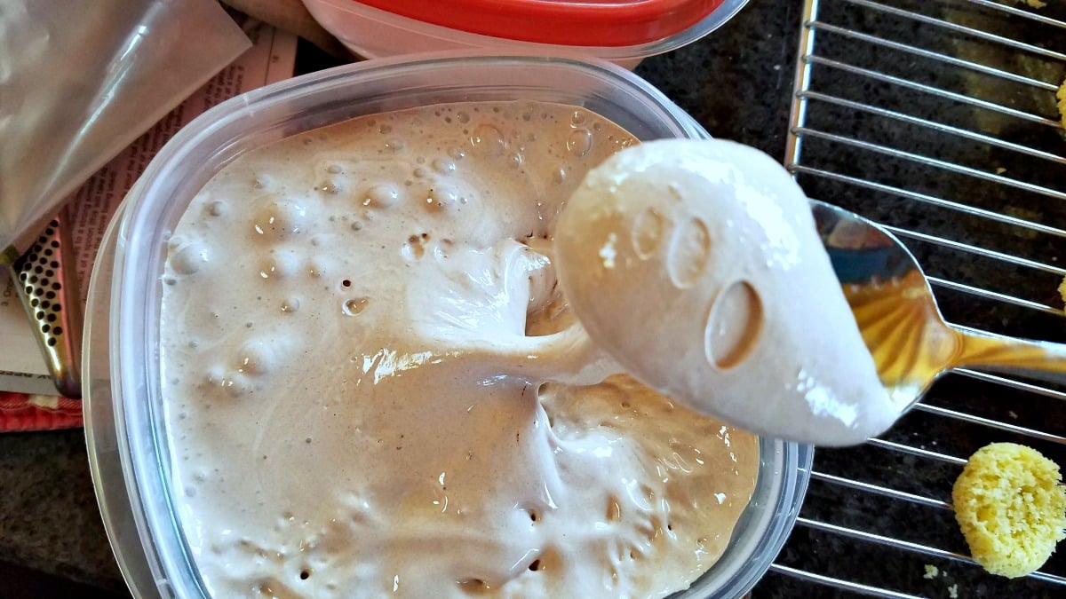 chocolate marshmallow cream, vanilla cupcakes with chocolate marshmallow cream, Russian tips