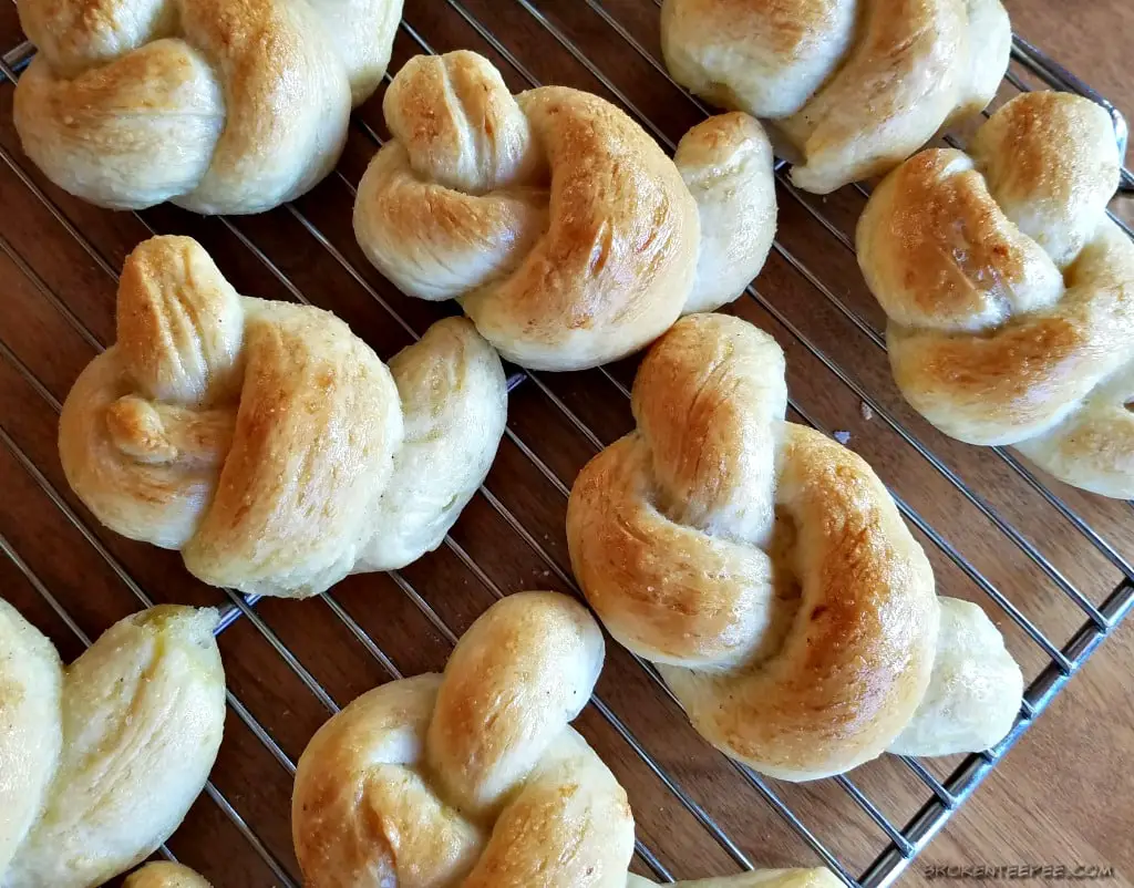 How to Make Garlic Knots from an Italian Bread Recipe