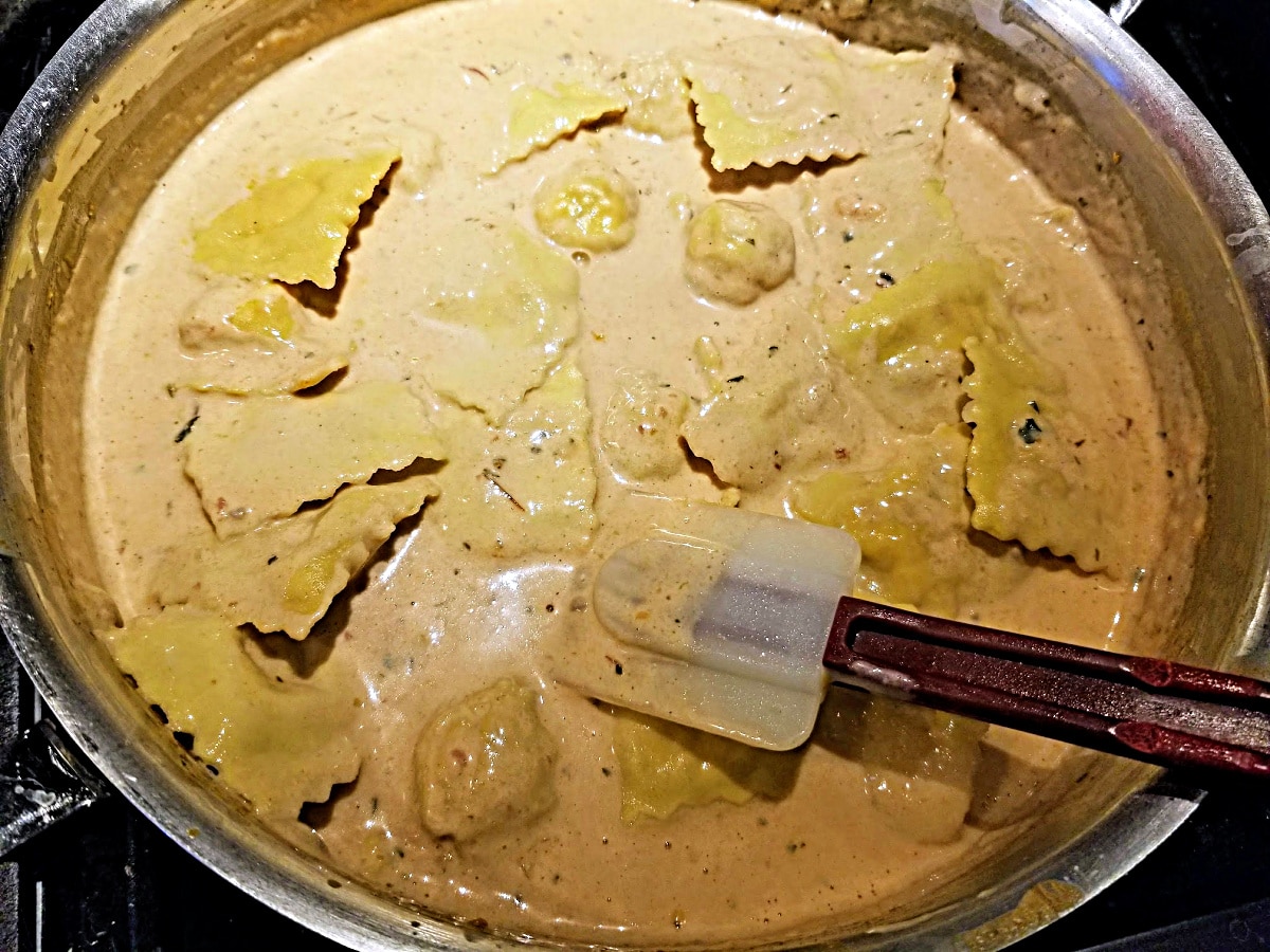 add ravioli to vodka cream sauce