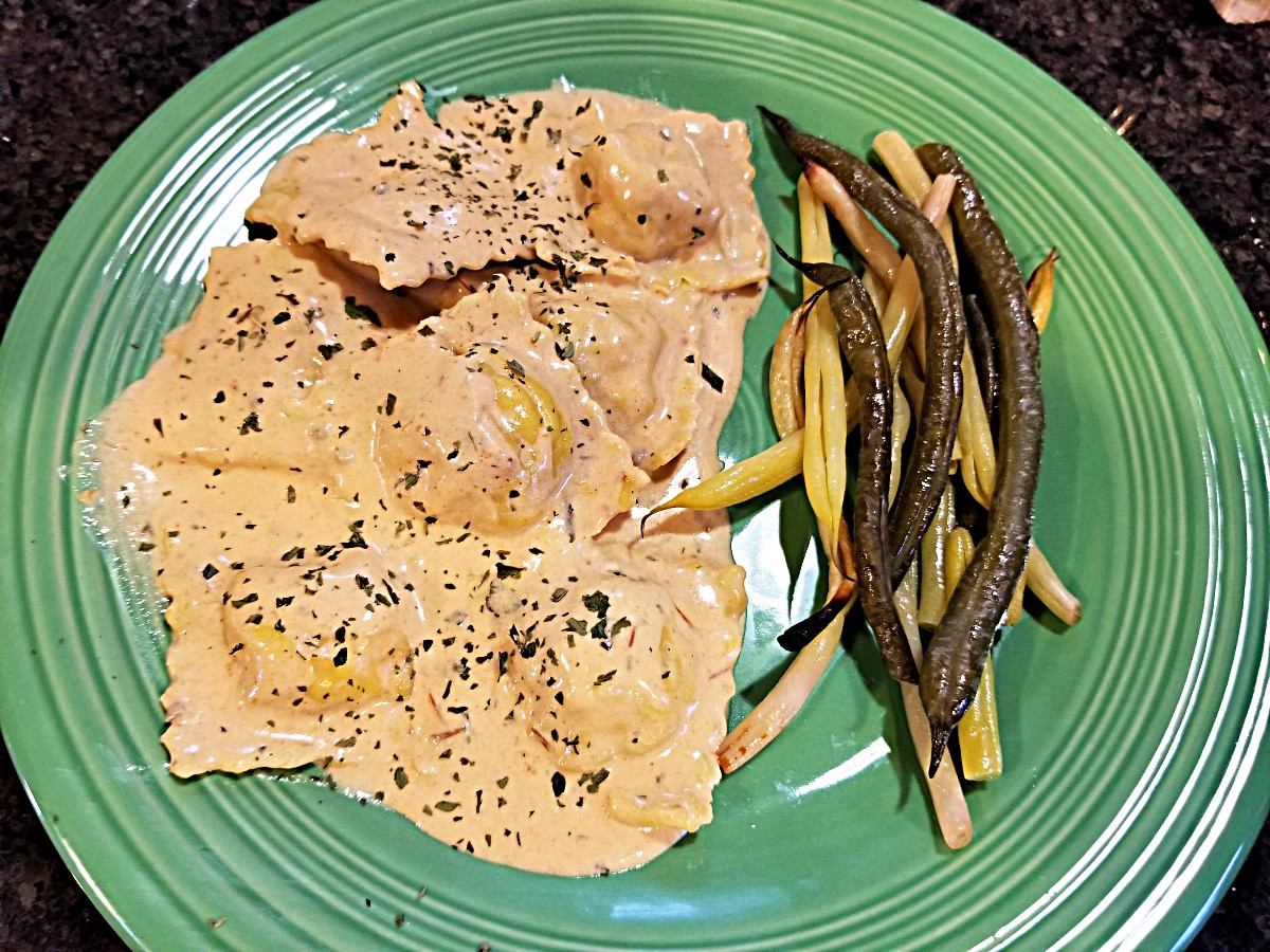 ravioli recipe, lobster ravioli with vodka cream sauce