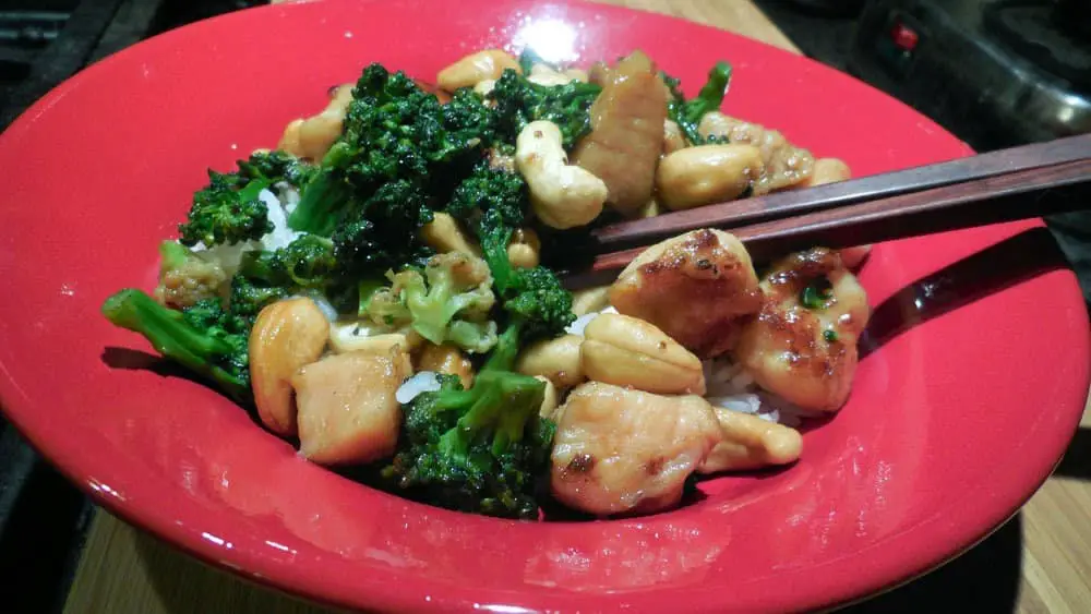 chicken and broccoli with cashews