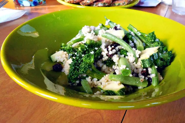 Quinoa Salad with Summer Vegetables and Lemon Honey Vinaigrette – Recipe