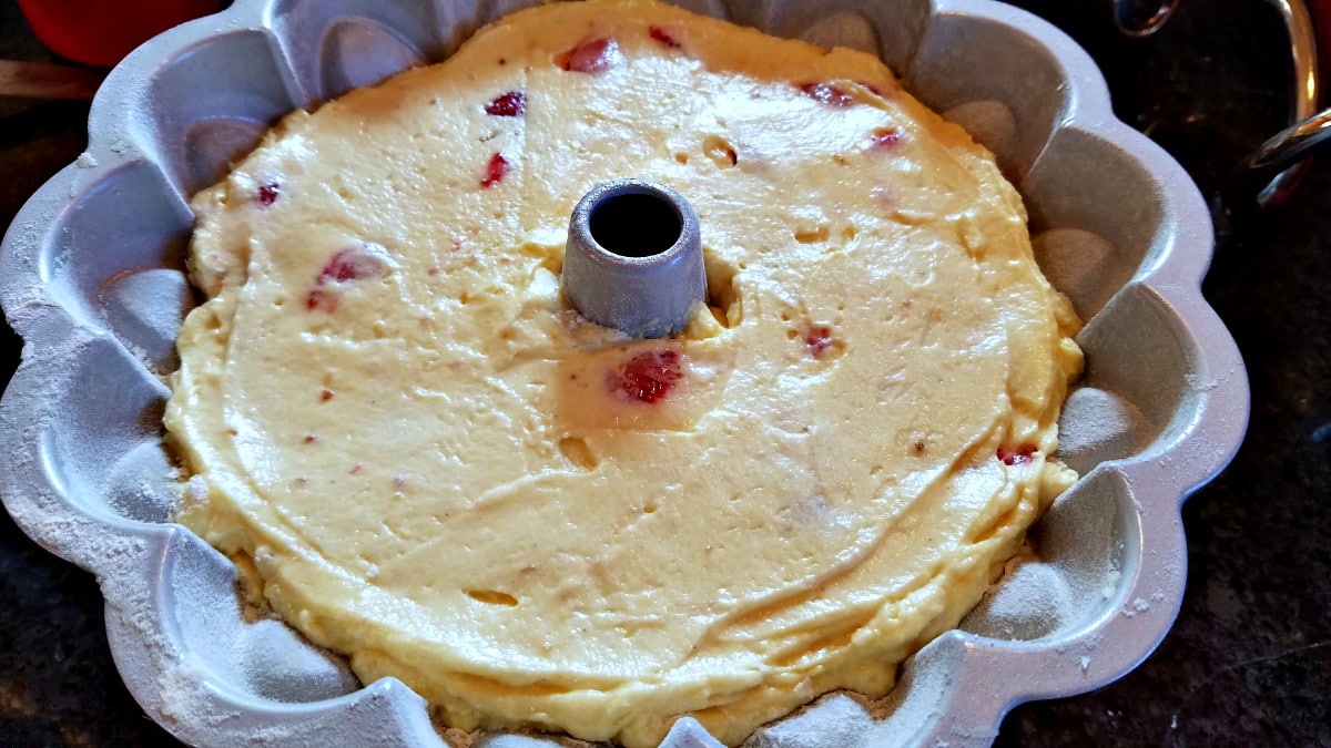 strawberry lemon bundt cake recipe, lemon bundt cake, bundt cake recipe