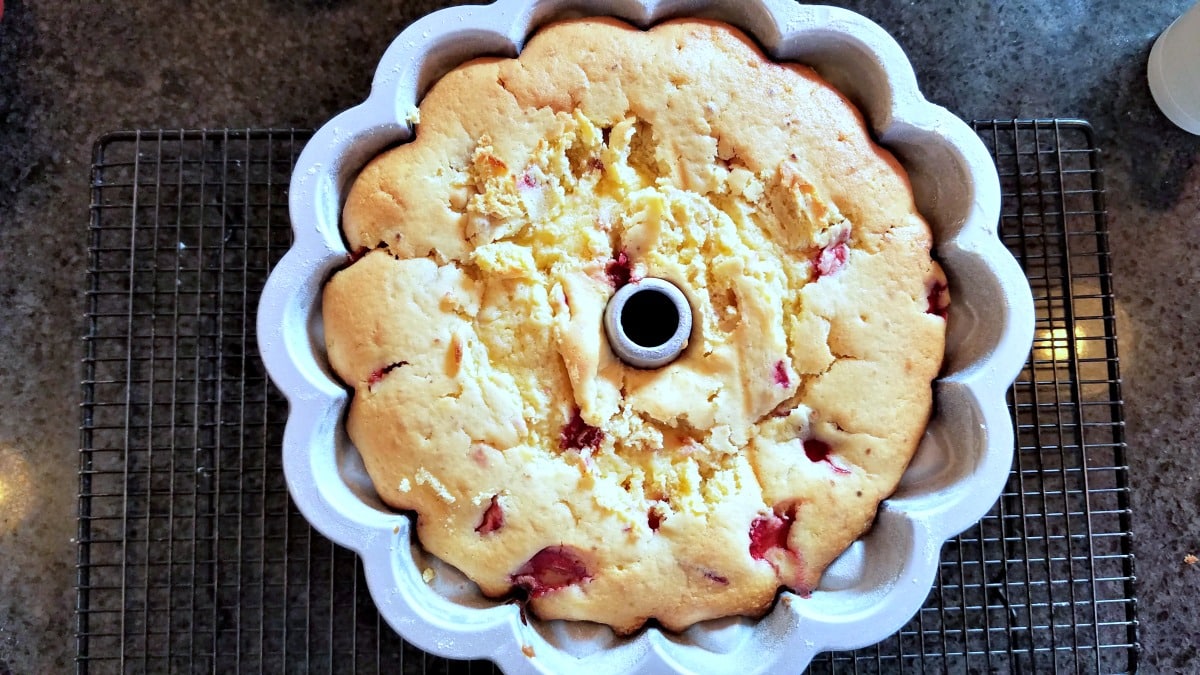 strawberry lemon bundt cake recipe, lemon bundt cake, bundt cake recipe