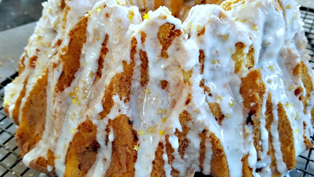 strawberry lemon bundt cake recipe, lemon bundt cake, bundt cake recipe