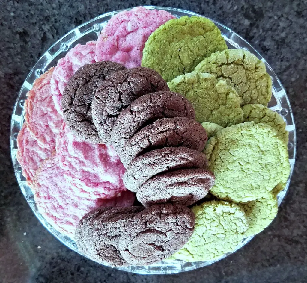 Colorful Sugar Cookies Made with Natural Dyes – Matcha, Dragonfruit Powder and Cocoa